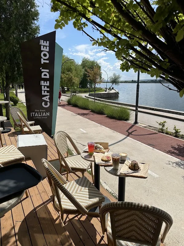 Caffé di Toeé Mogan Gölü