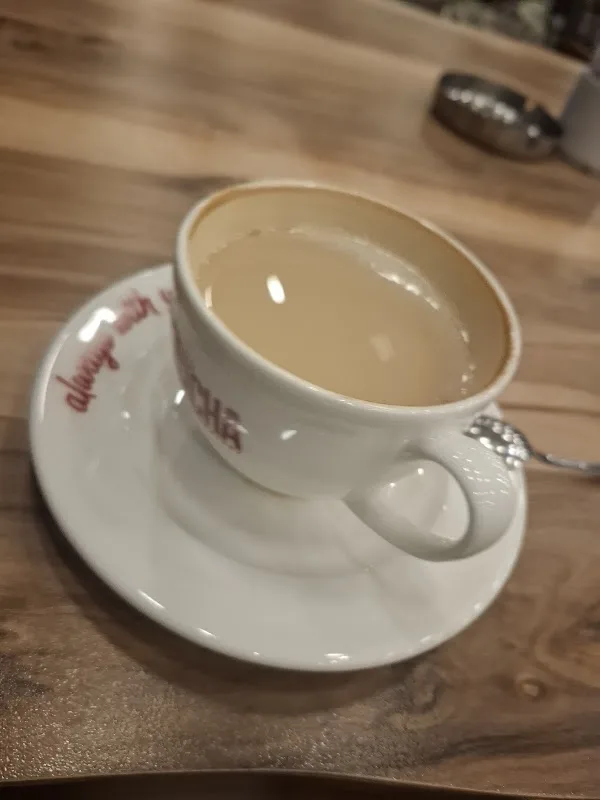 EVA Cafe & Lounge