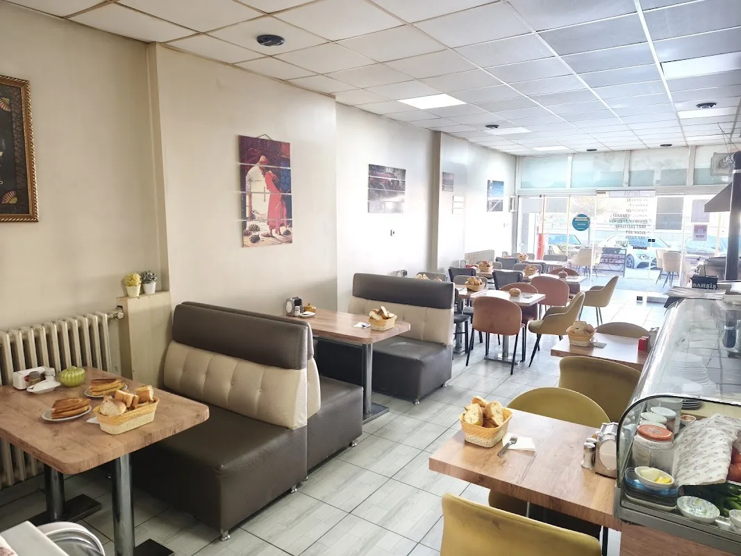 Meşhur Menemenci - Cadde Cafe