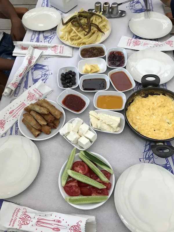 Şeker kanyonu kardeşler canlı alabalık ve köy kahvaltısı