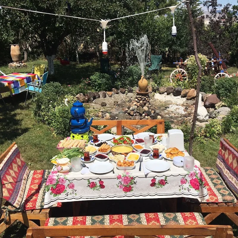 NAZLl EV KAHVALTI BAHCESİ CAFE RESTORANT