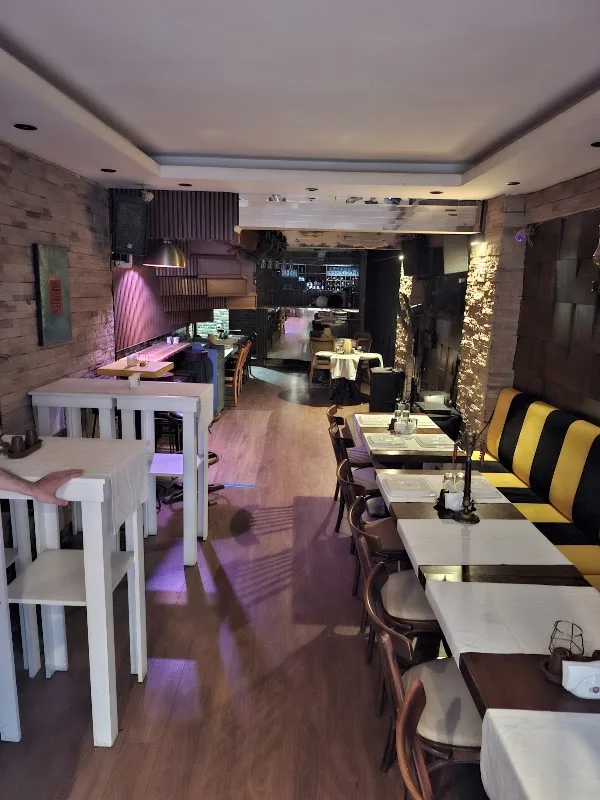Müdavim restoran bar