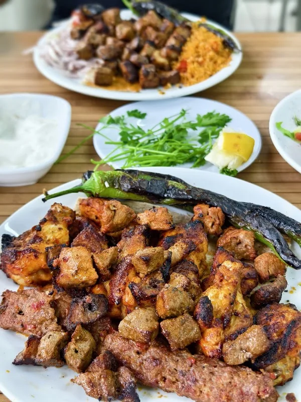 Meşhur Kebapçı Şahin Usta Ciğer Ve Kebap Evi
