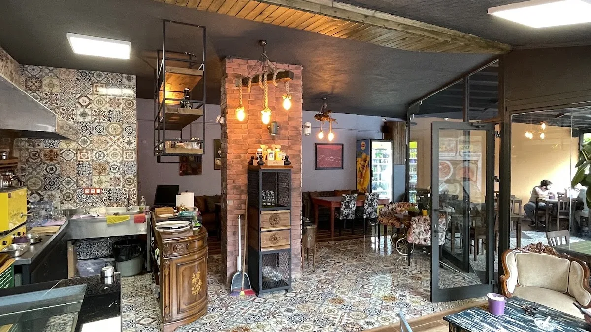 Antique Restaurant & Lounge