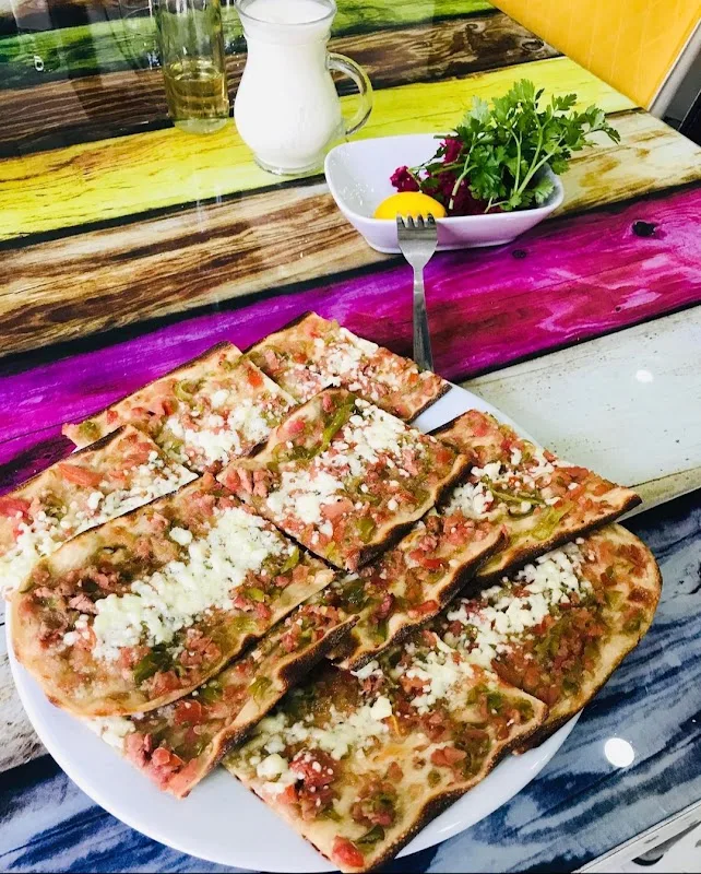 Sosslu Dürüm & Mevlana Etli Ekmek