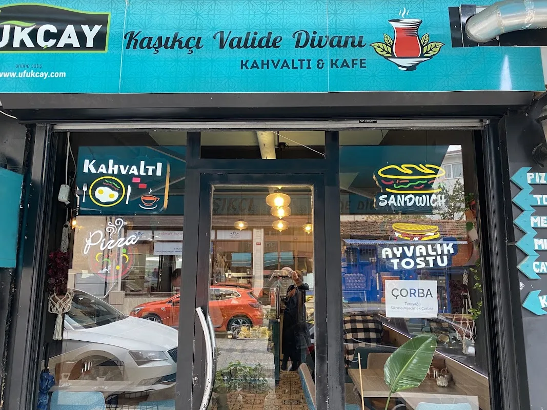 KAŞIKÇI VALİDE DİVANI