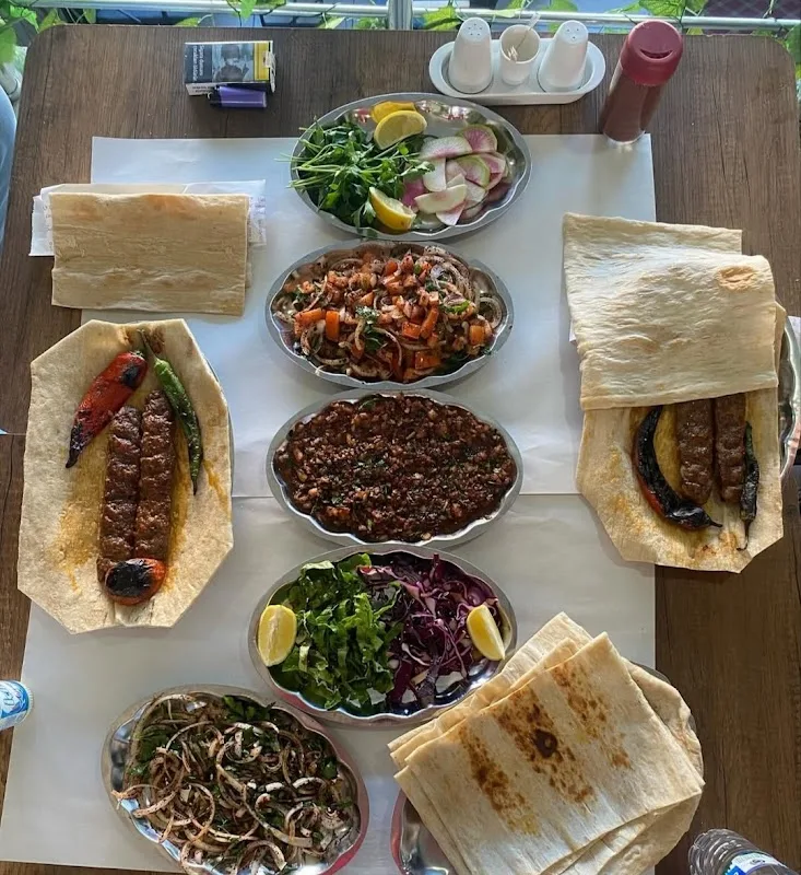 01 RESTAURANT