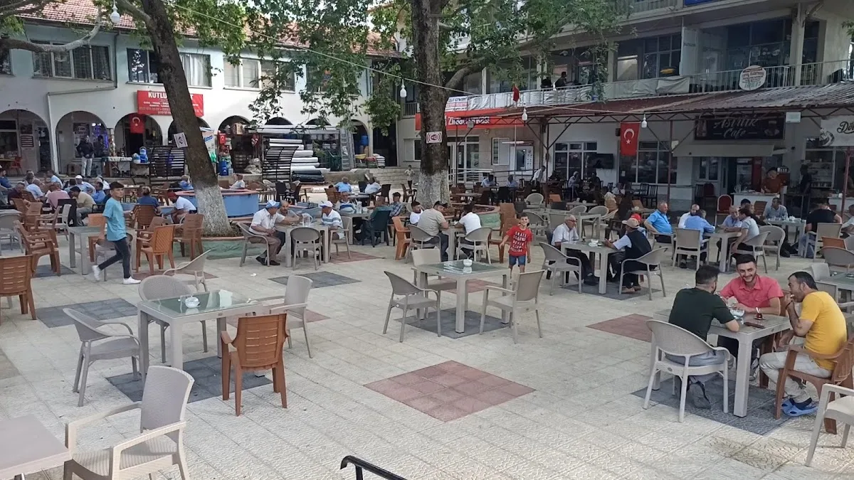 Çınaraltı Çay Bahçesi