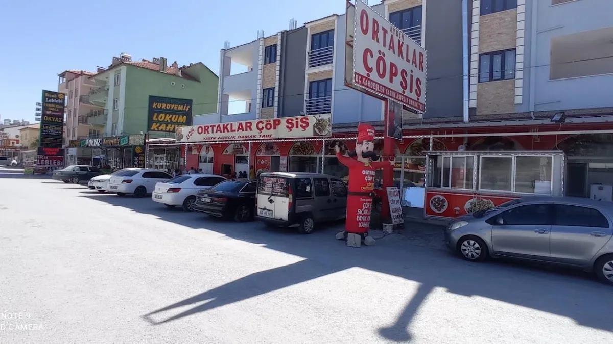 Ortaklar Çöpşiş Üç Kardeşler'in Yeri