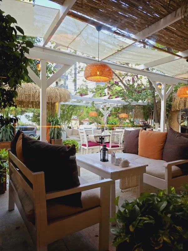 Canape Cafe & Bistro