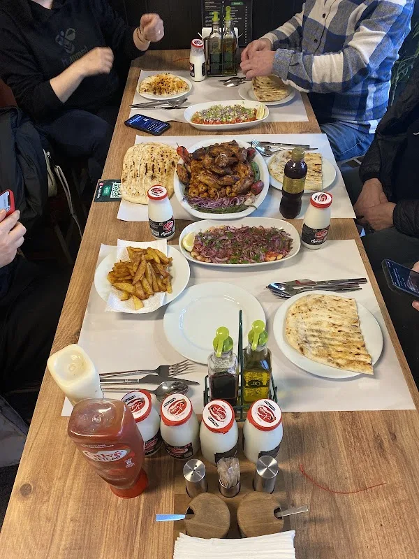 HUZ KÖFTE PİYAZ KEBAP SALONU