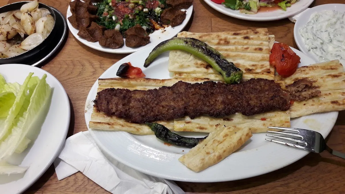 Uğur Kebap Lahmacun ve Pide Salonu