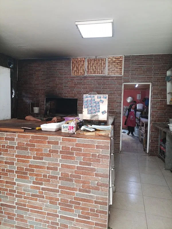 Akdeniz Lahmacun & Pide Salonu