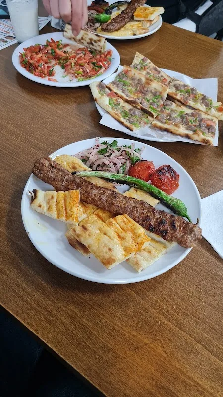 Yeşil everek pide kebap (Ömer usta)