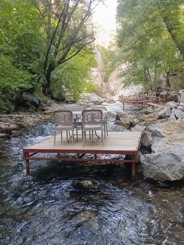 Uçansu Şelalesi