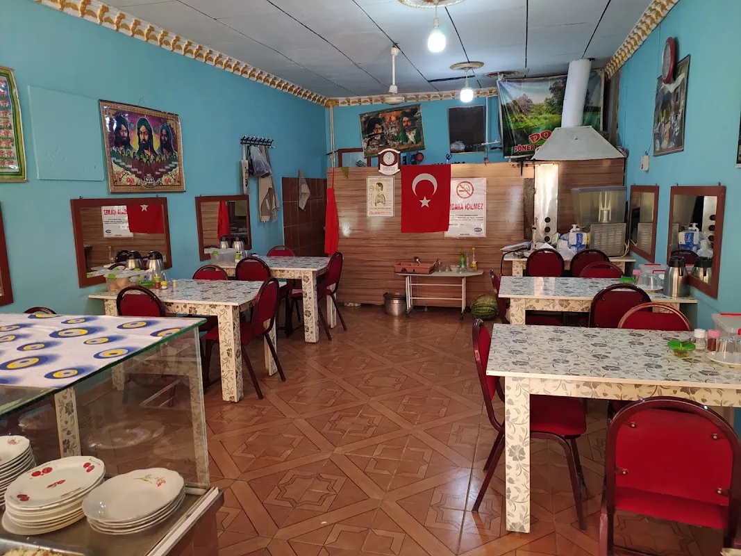 Dostlar döner ve sulu yemek salonu