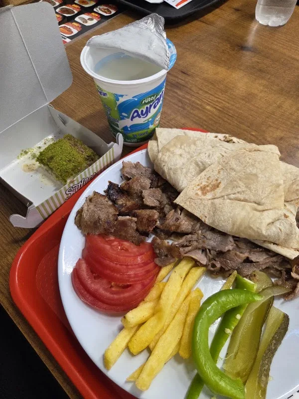 Döner Bank Osmanbey (Gündüz&Gece Dönercisi)