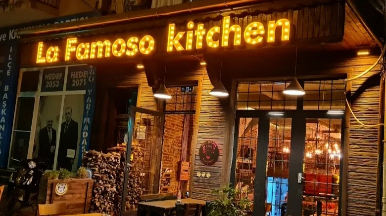 Caffe La Famoso & kitchen