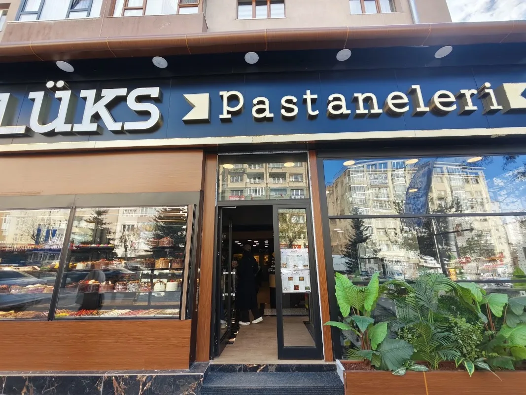 LÜKS Pastaneleri Terminal