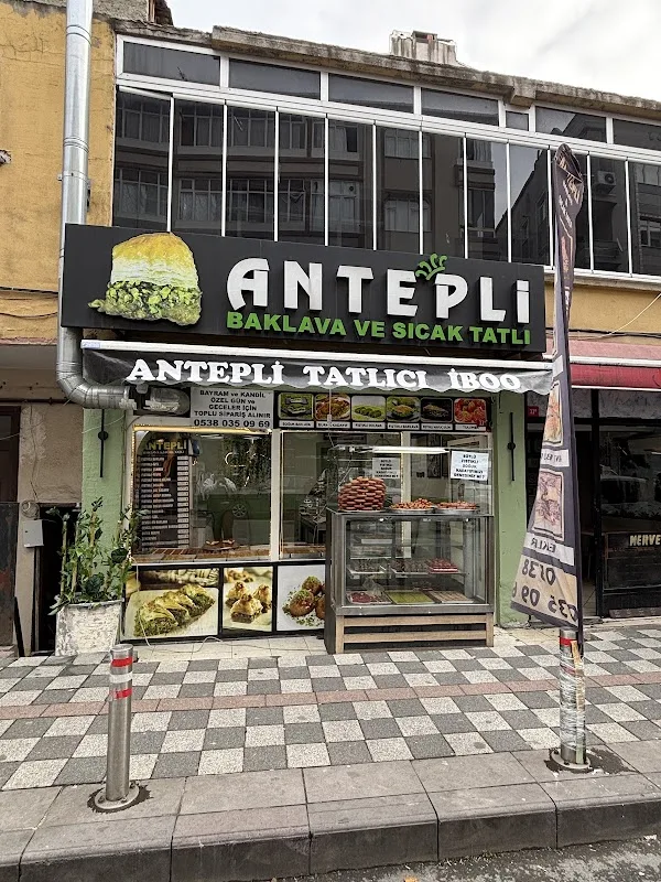 Antepli baklava ve sıcak tatlı