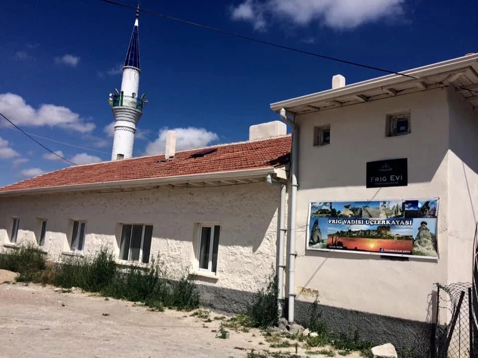 Frigevi Üçlerkayası