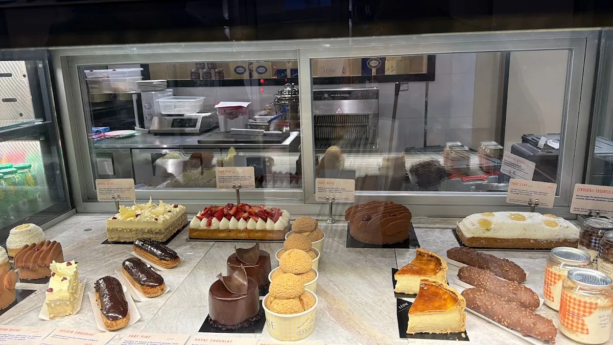 Léone Patisserie & Boulangerie - Bayraklı