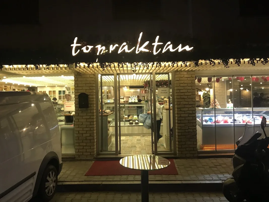Topraktan patisserie