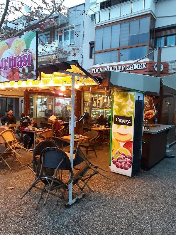 Foça Dörtler Fırını / Pastanesi