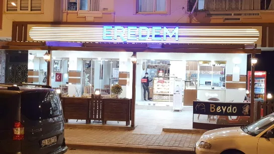 Eredem Pastanesi Üçgöz şubesi