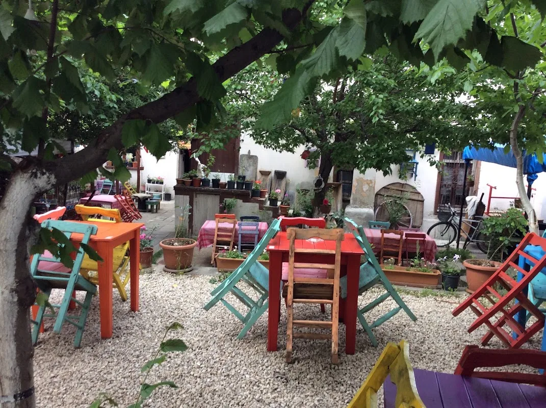 Tarihi Kadınana Konağı Antika Hediyelik Eşya Kafe Restaurant