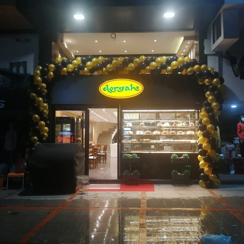 Dergah Pastaneleri Meydan