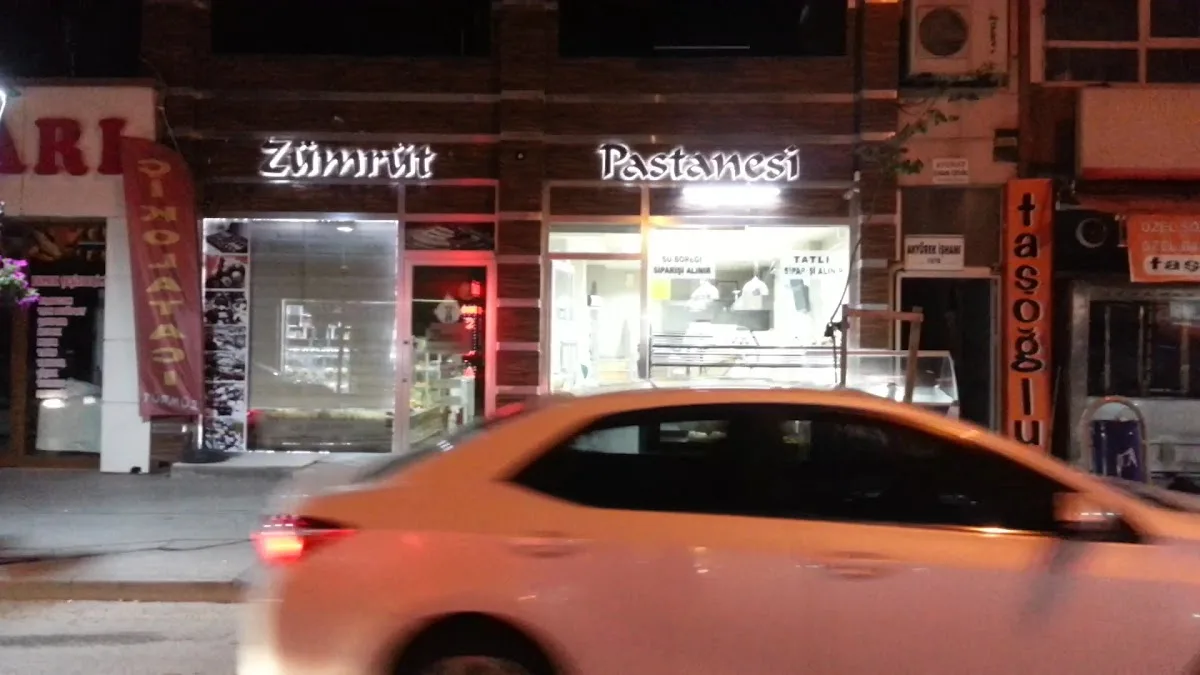 Zümrüt Pastanesi