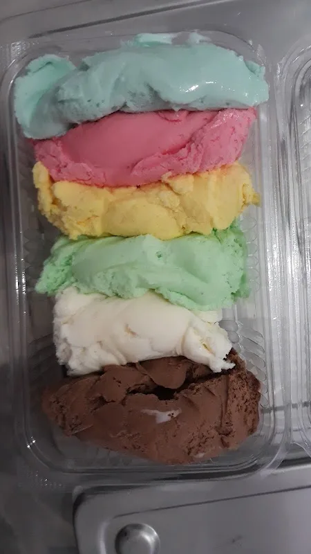 Şelale dondurma ve tatlı salonu