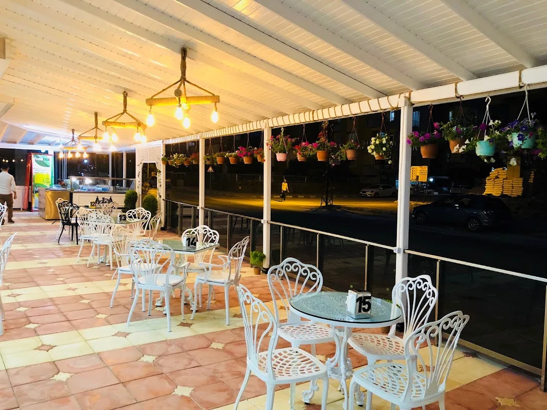 ÂLÂ Cafe & Patisserie