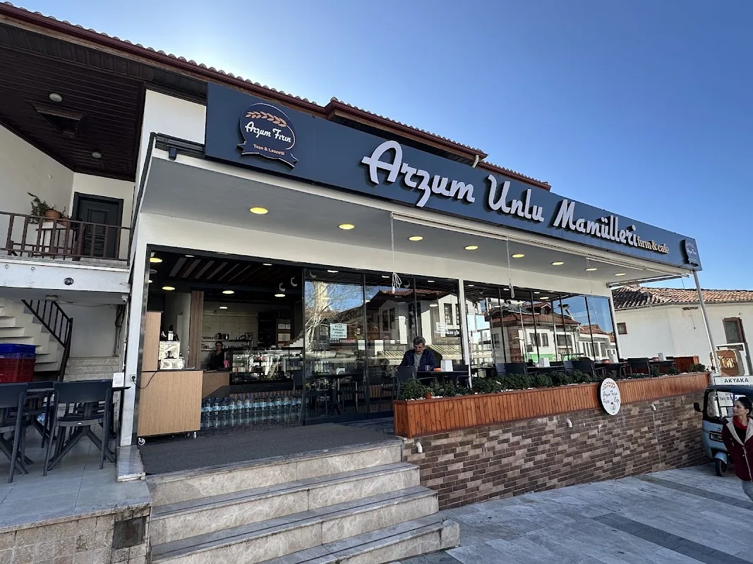 Arzum Unlu Mamülleri Fırın & Cafe