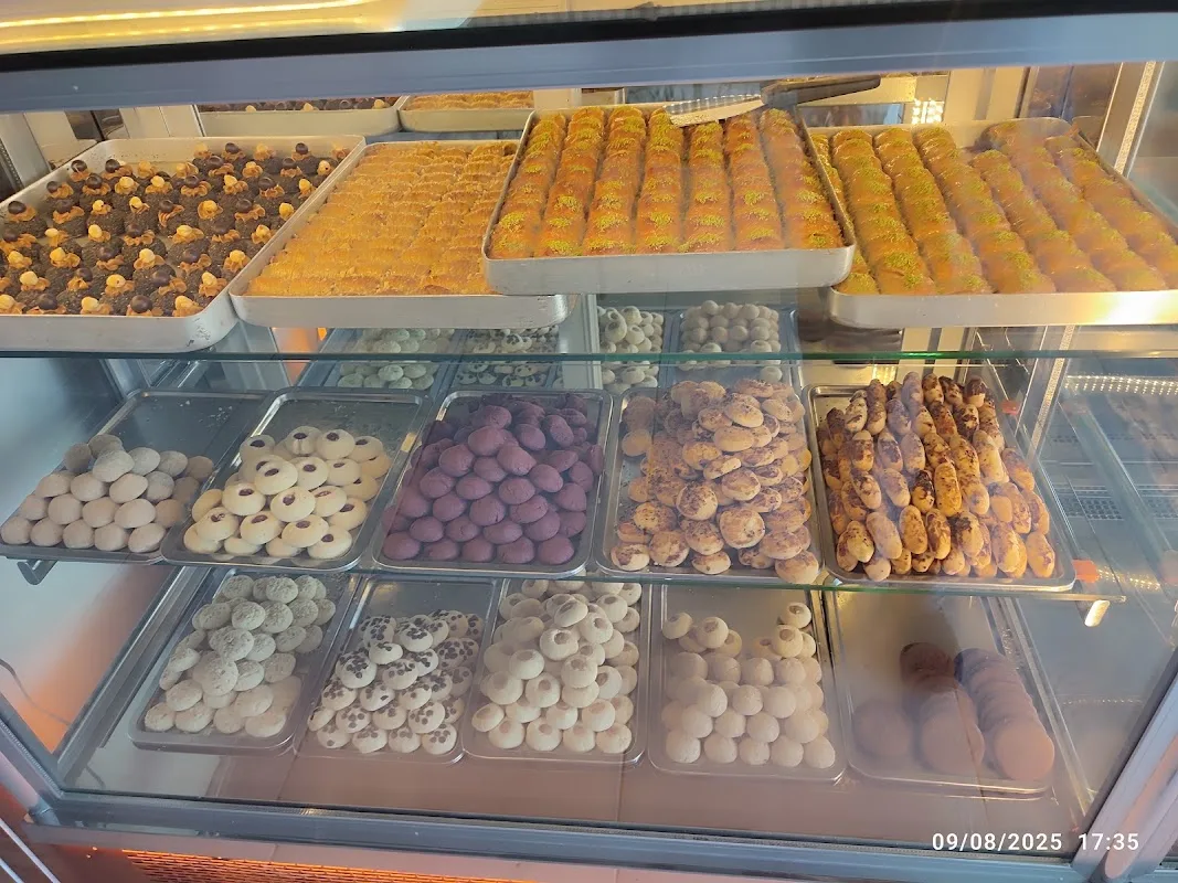 Tatlı Hanem Pastanesi