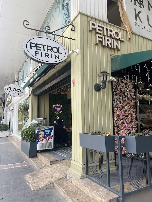 Petrol Cafe-Fırın