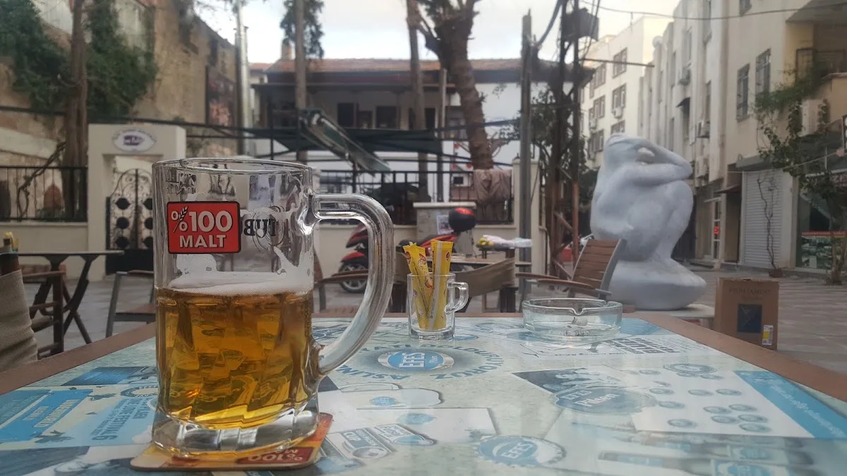 küçük ışıklar cafe bar