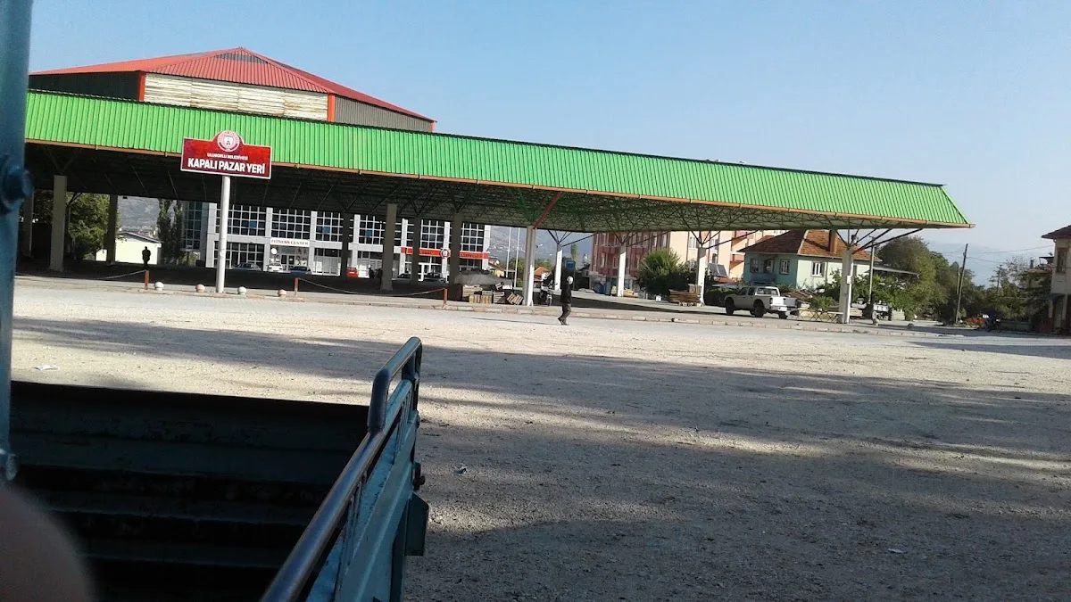 Kapalı Yeni Pazar Alanı