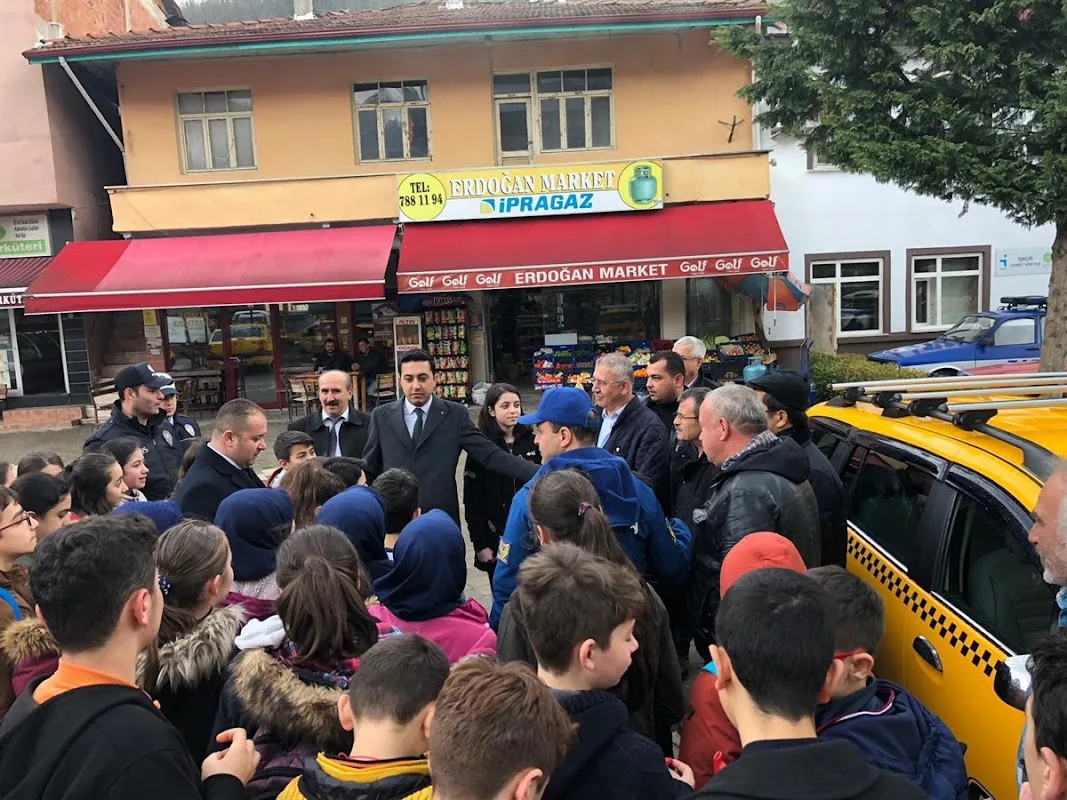 Erdoğan Market-nar Sk. Girişi
