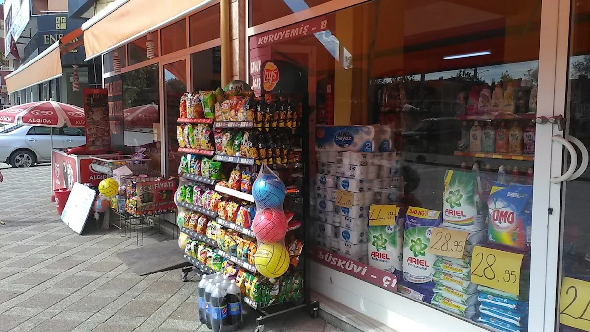 Kızlar Market