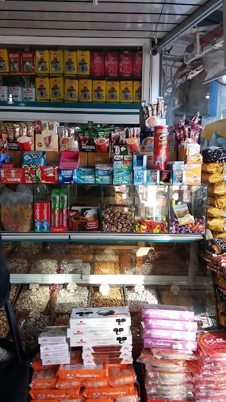 Kuruyemişçi Kemal