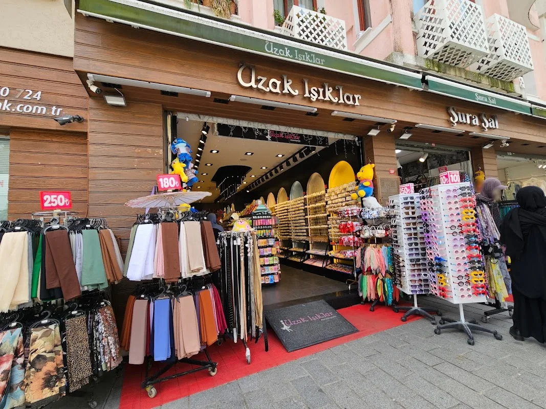 Uzak Işiklar Accessories