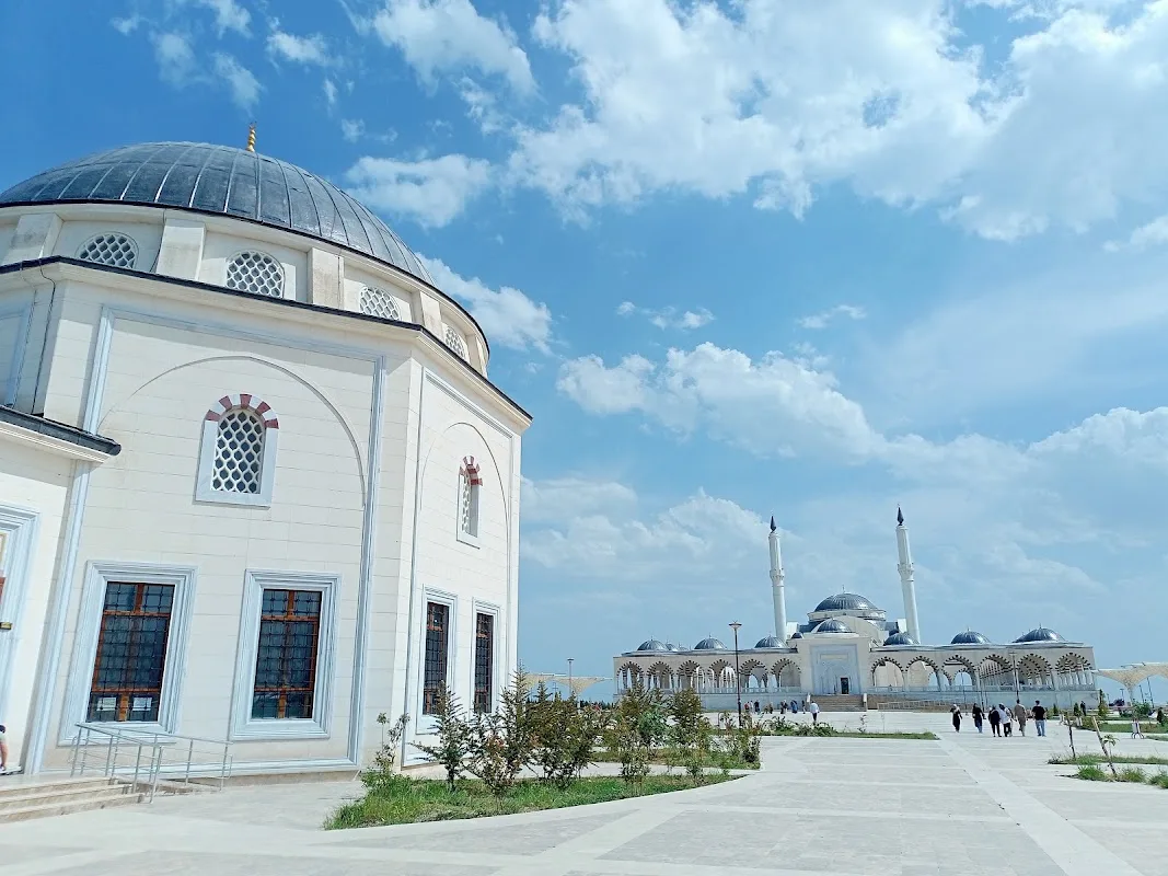 Safvan bin Muattal Camii ve Külliyesi