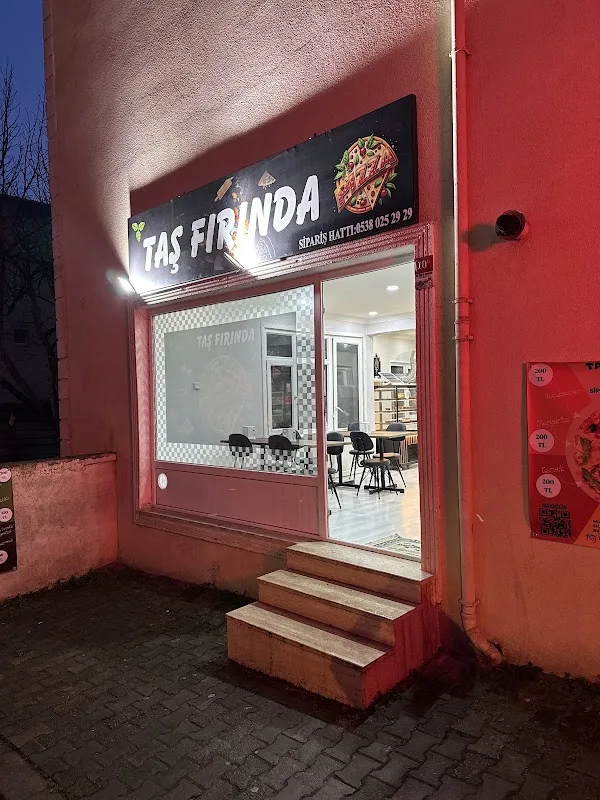 TAŞ FIRINDA PİZZA