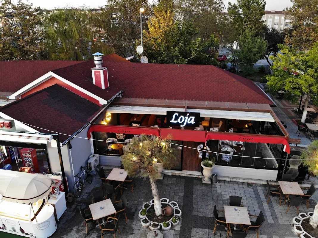 Loja Cafe & Restaurant