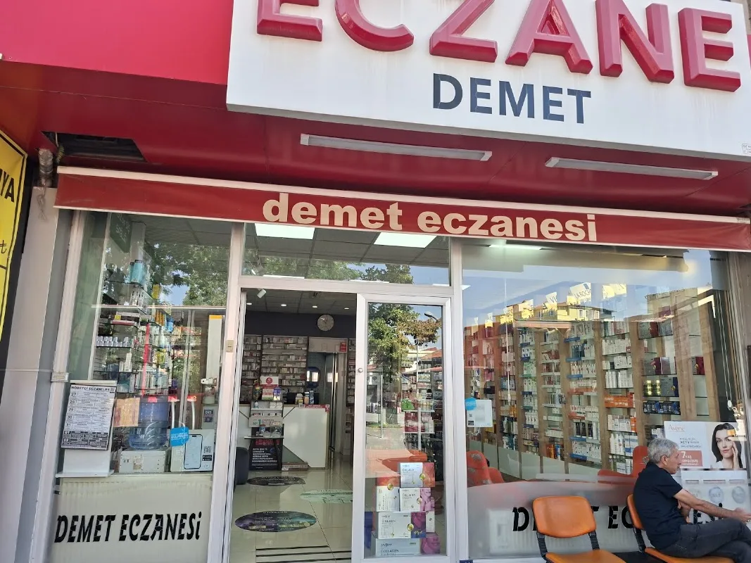 Demet Eczanesi