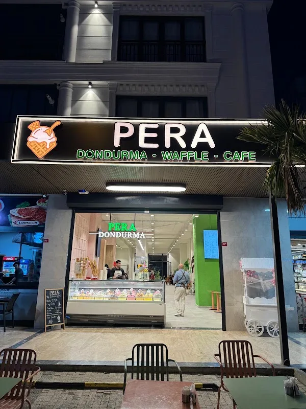 Pera Dondurma Waffle Cafe Kumpir