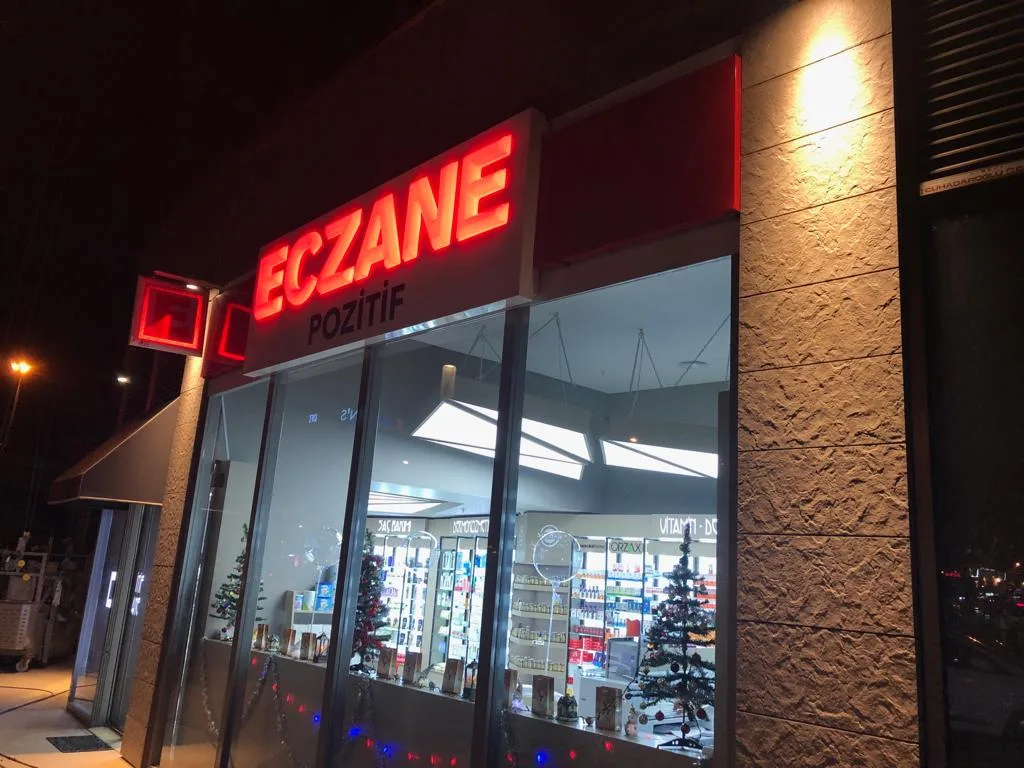 Pozitif Eczanesi