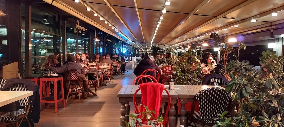 Mandolin Cafe Pier